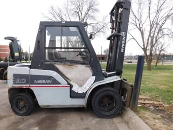 Main image Nissan 90