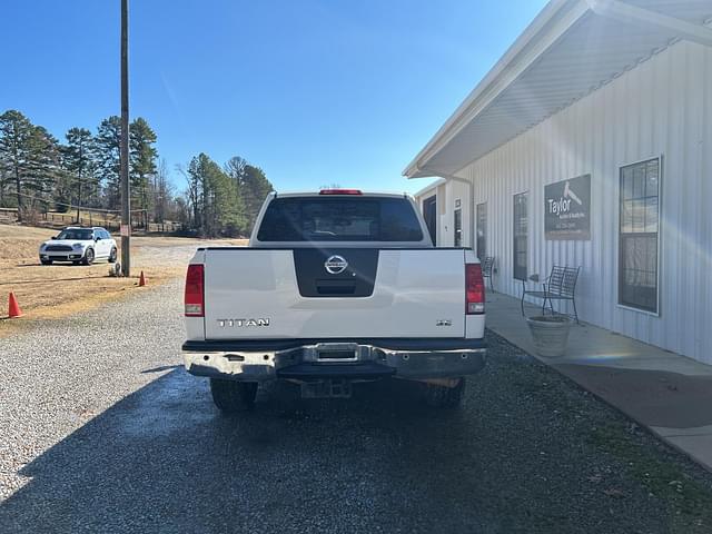 Image of Nissan Titan equipment image 4