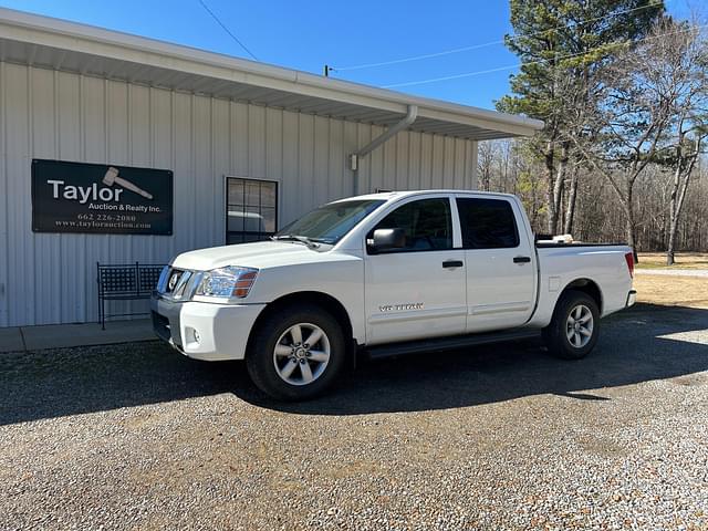 Image of Nissan Titan equipment image 2