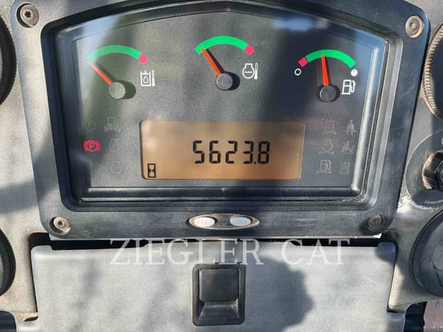 Image of Caterpillar D5K LGP equipment image 4