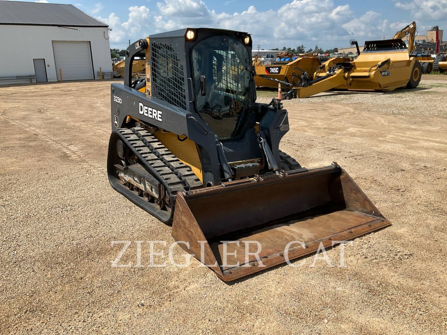 2013 John Deere 323D Equipment Image0