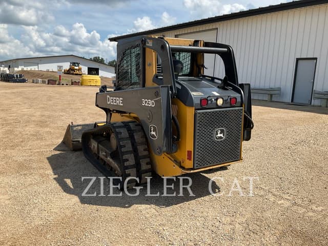 Image of John Deere 323D equipment image 2