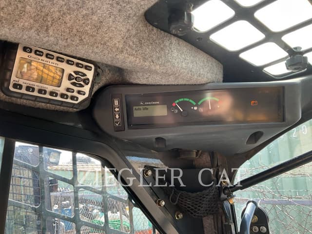 Image of John Deere 323D equipment image 4