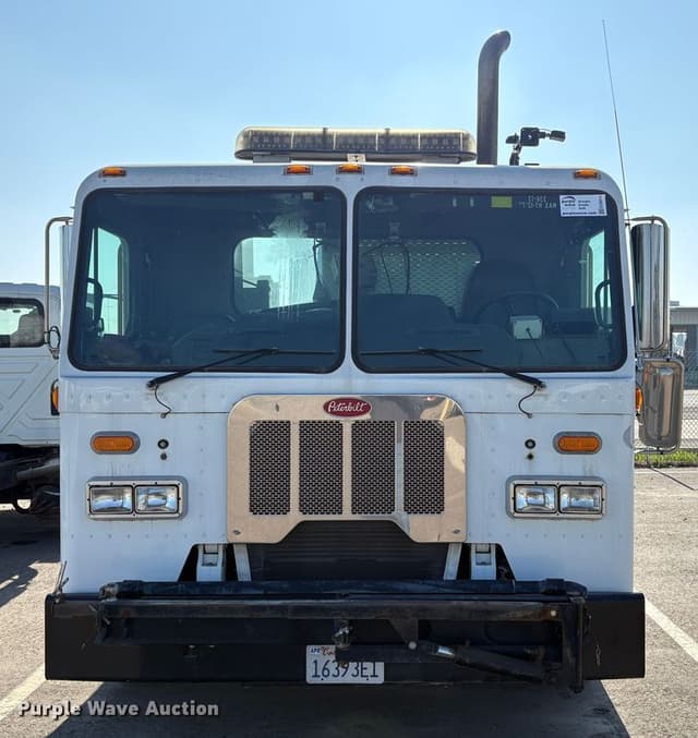 Image of Peterbilt 320 equipment image 1