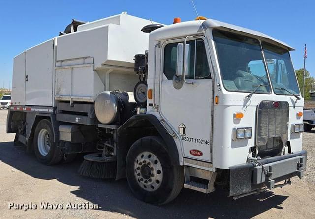 Image of Peterbilt 320 equipment image 2