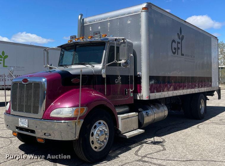 Main image Peterbilt 337