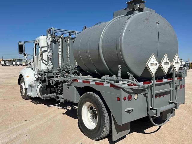 Image of Peterbilt 337 equipment image 3