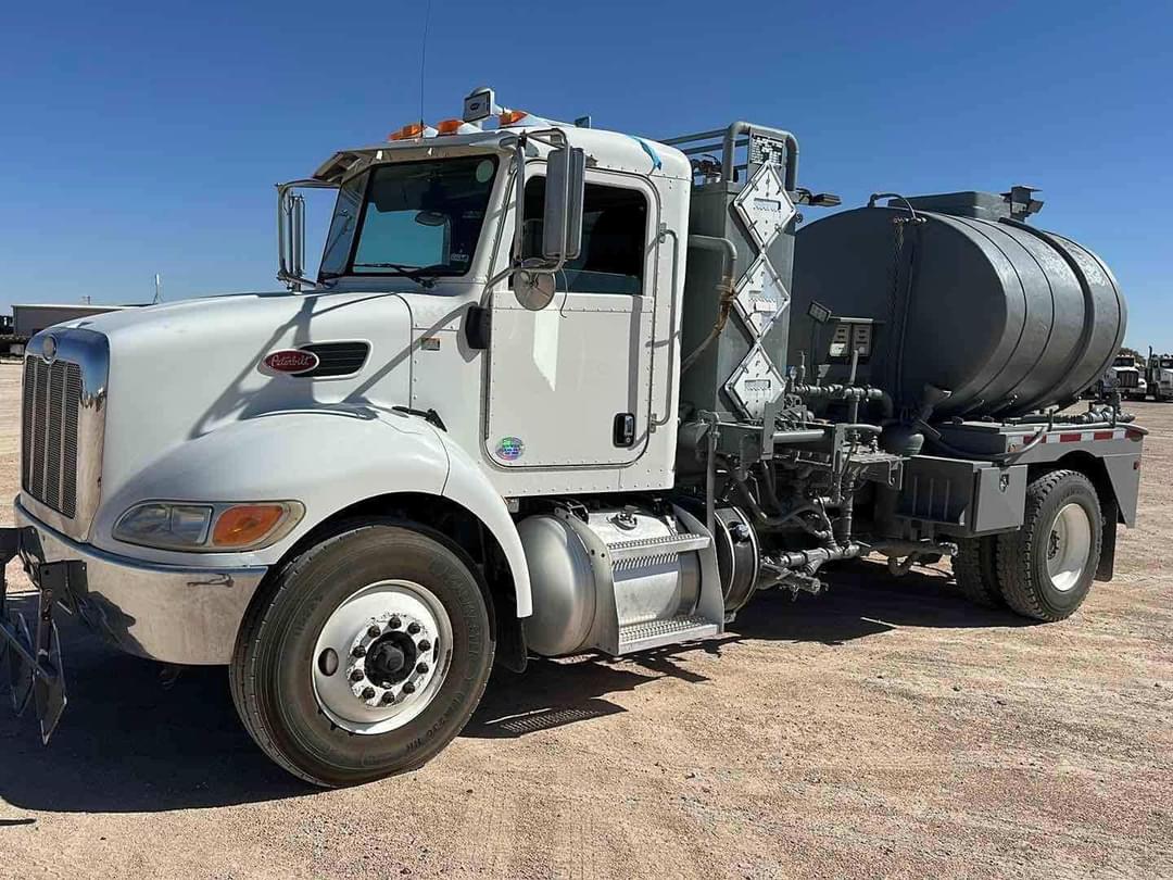 Image of Peterbilt 337 Primary image