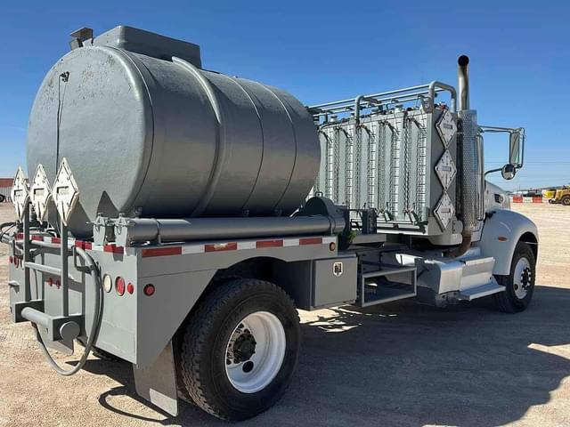 Image of Peterbilt 337 equipment image 2