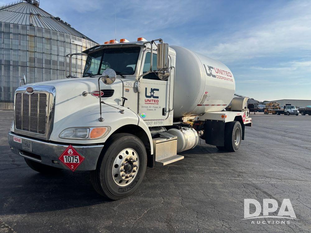 Image of Peterbilt 337 Primary image