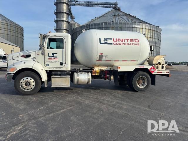 Image of Peterbilt 337 equipment image 2