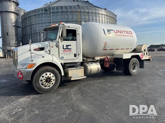 Image of Peterbilt 337 equipment image 1