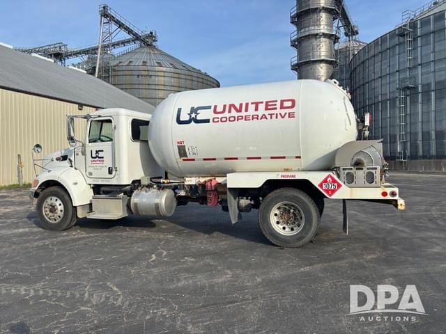 Image of Peterbilt 337 equipment image 4