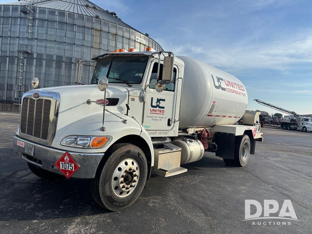 Image of Peterbilt 337 Primary image