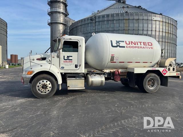 Image of Peterbilt 337 equipment image 2