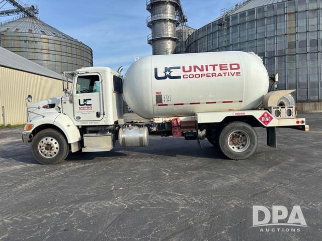 Image of Peterbilt 337 equipment image 3