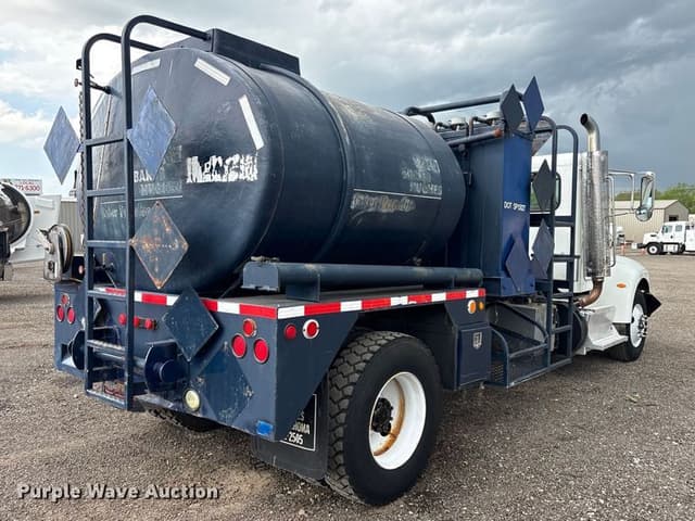 Image of Peterbilt 337 equipment image 4