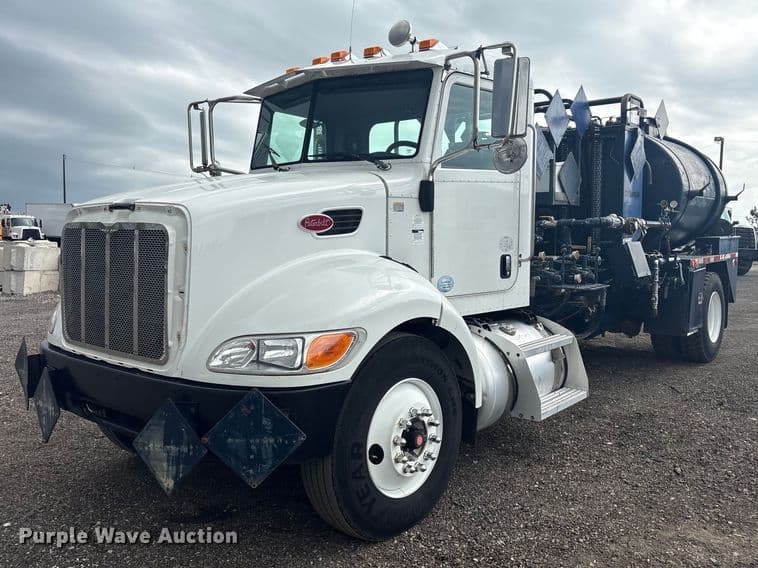 Image of Peterbilt 337 Primary image