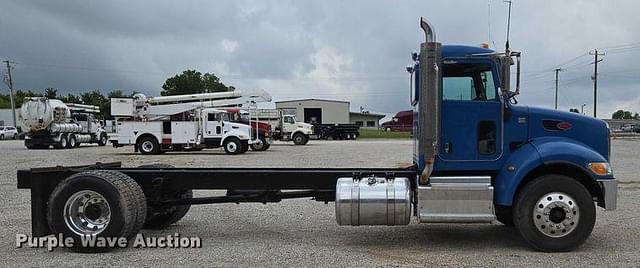 Image of Peterbilt 337 equipment image 3