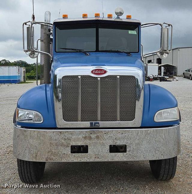 Image of Peterbilt 337 equipment image 1