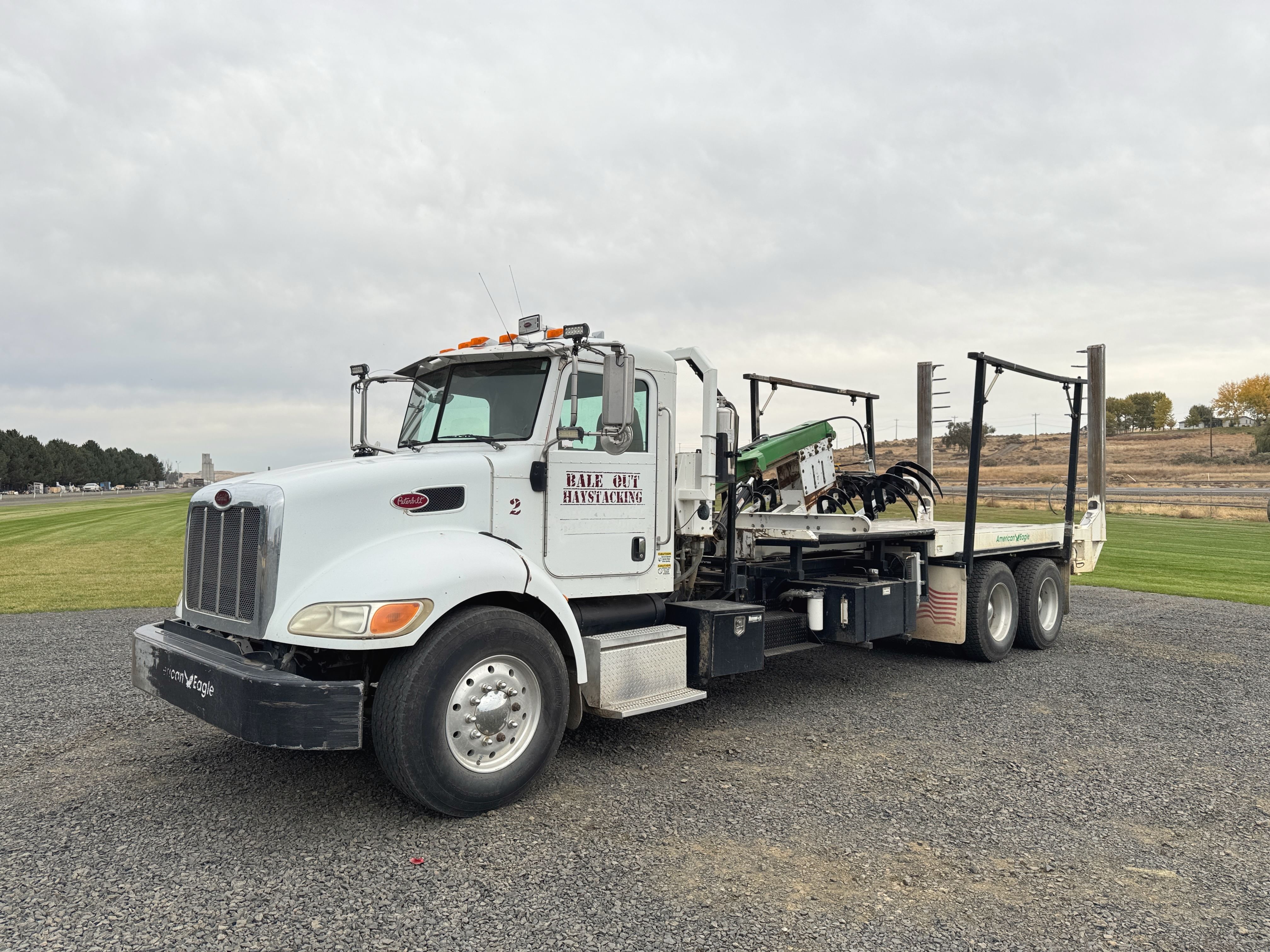 2013 Peterbilt 348 Equipment Image0