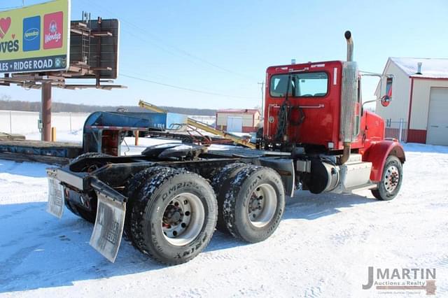 Image of Peterbilt 365 equipment image 2