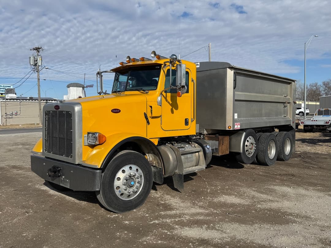 Image of Peterbilt 365 Primary image