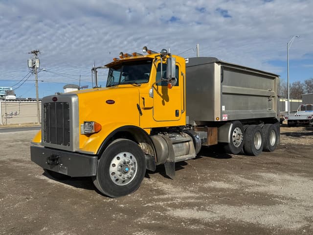 Image of Peterbilt 365 equipment image 4