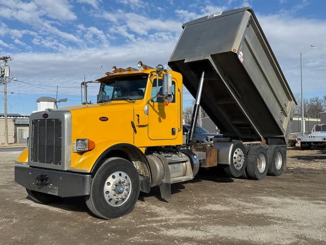 Image of Peterbilt 365 equipment image 3