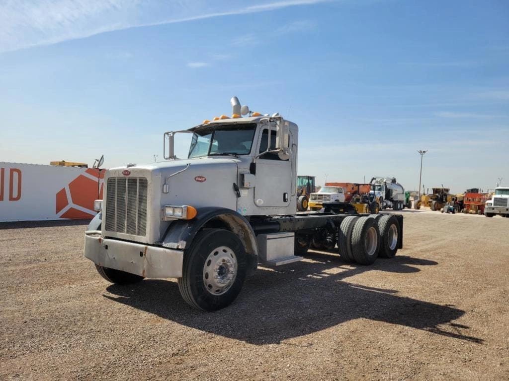 2013 Peterbilt 365 Equipment Image0