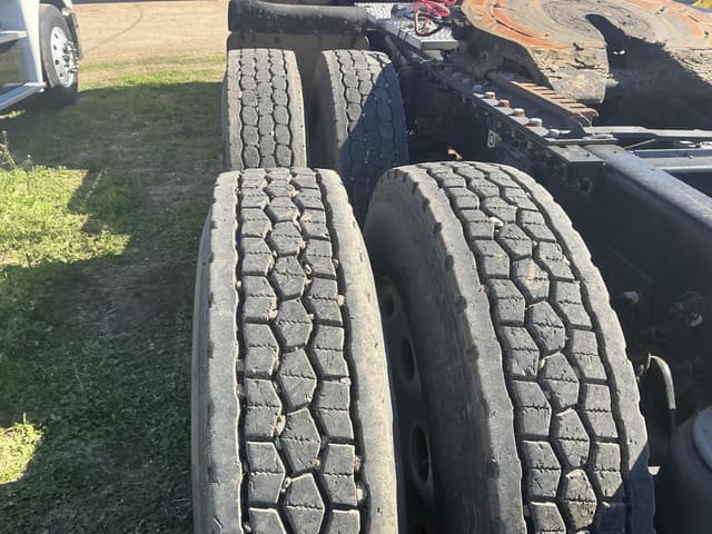 Image of Peterbilt 367 equipment image 2