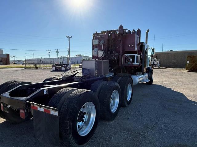 Image of Peterbilt 367 equipment image 4