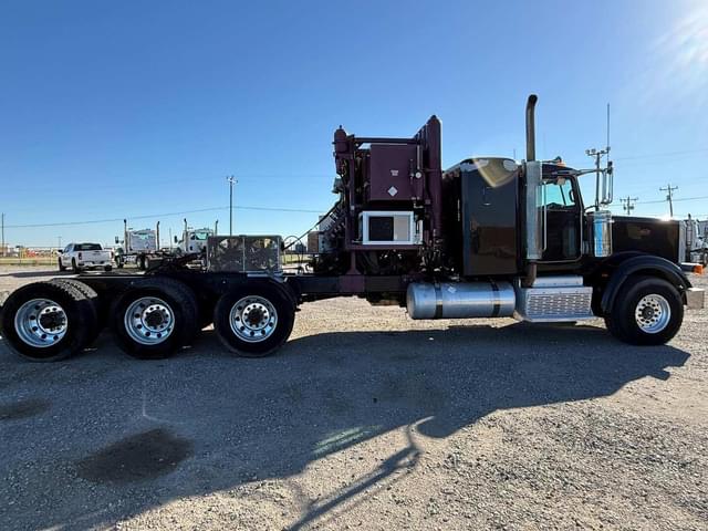 Image of Peterbilt 367 equipment image 3