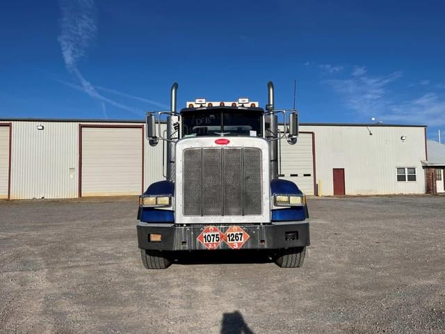 Image of Peterbilt 367 equipment image 1