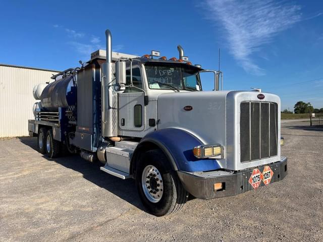 Image of Peterbilt 367 equipment image 2