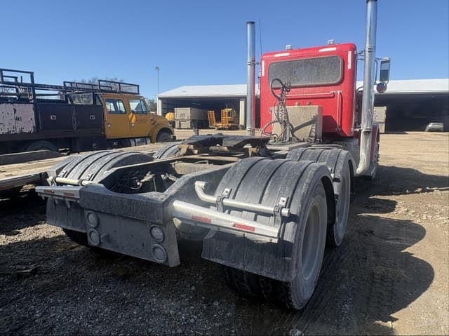 Image of Peterbilt 367 equipment image 4
