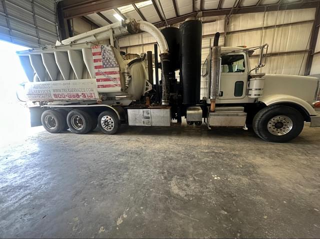 Image of Peterbilt 367 equipment image 3