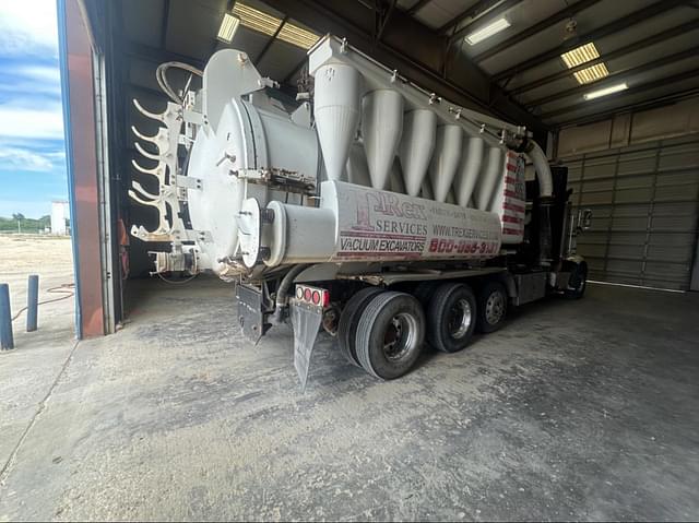 Image of Peterbilt 367 equipment image 4