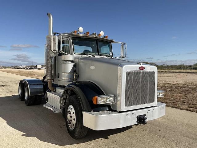 Image of Peterbilt 367 equipment image 2