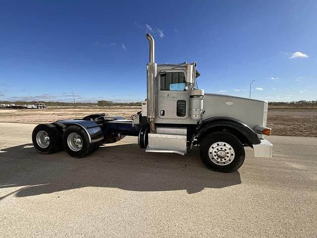 Image of Peterbilt 367 equipment image 3