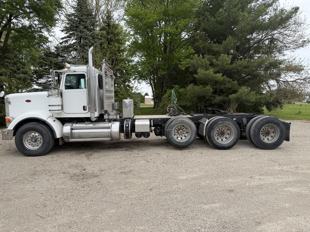 Image of Peterbilt 367 Primary image
