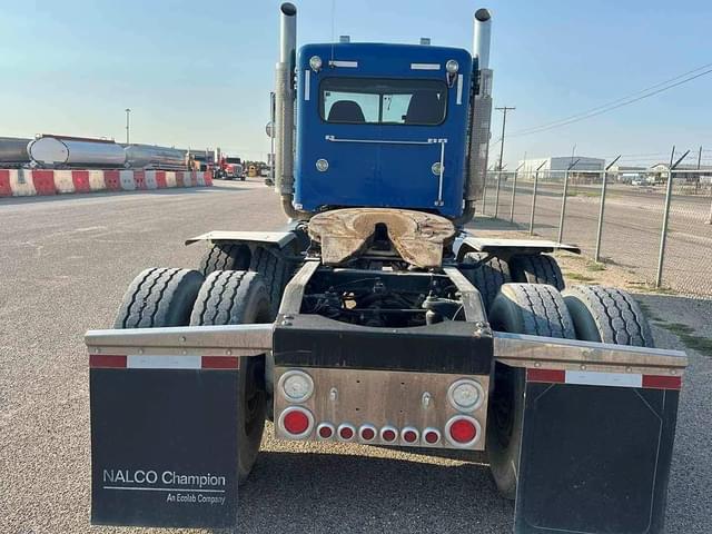 Image of Peterbilt 367 equipment image 4