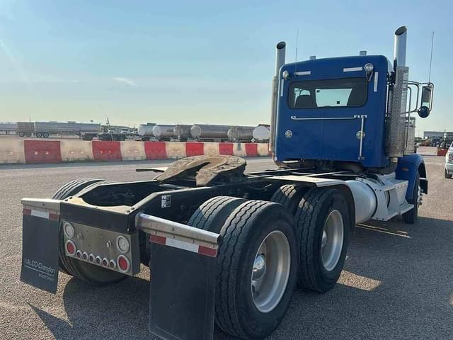 Image of Peterbilt 367 equipment image 3