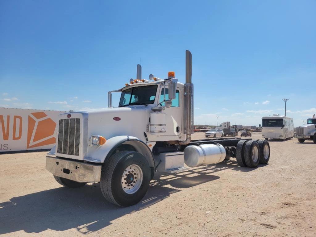 2013 Peterbilt 367 Equipment Image0