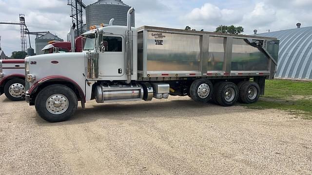 Image of Peterbilt 367 equipment image 2
