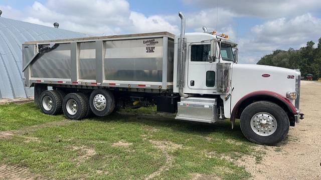 Image of Peterbilt 367 equipment image 1