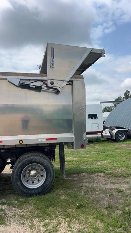 Image of Peterbilt 367 equipment image 3