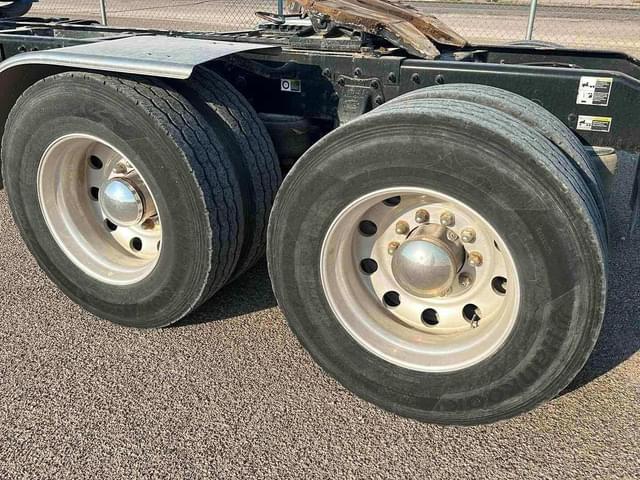 Image of Peterbilt 367 equipment image 3