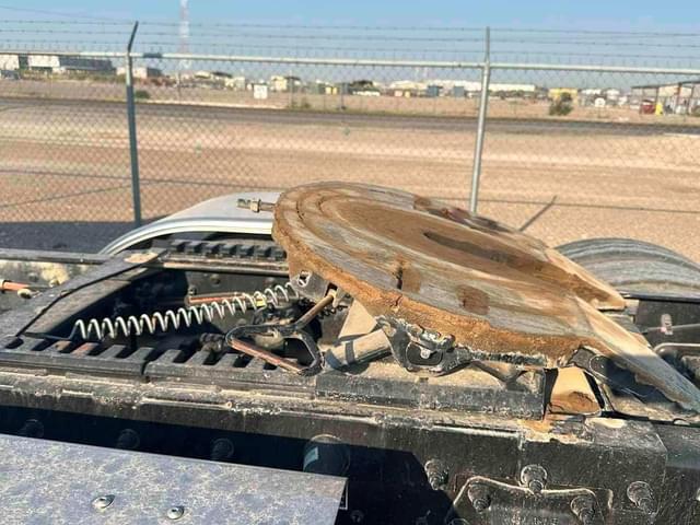 Image of Peterbilt 367 equipment image 4