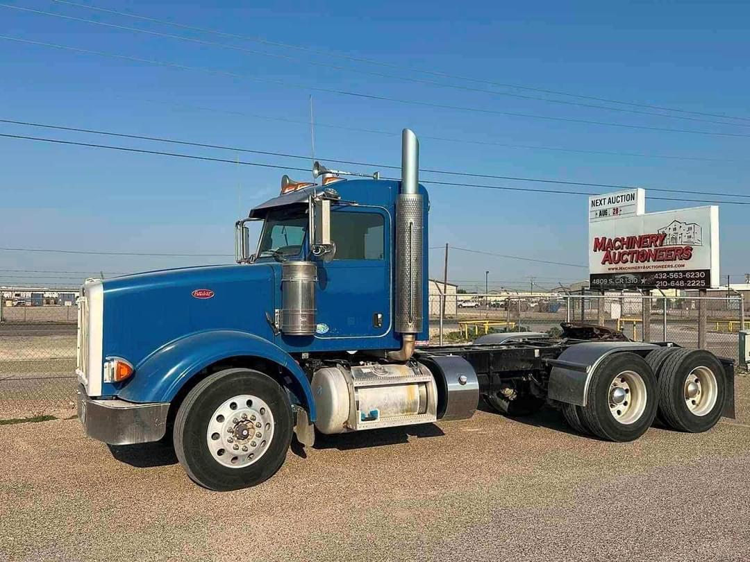 Image of Peterbilt 367 Primary image